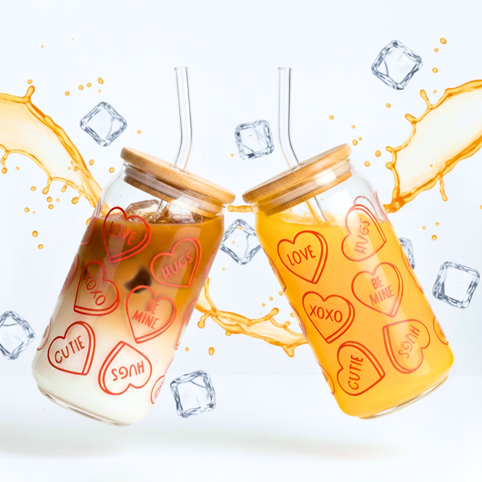 Valentine-Themed Borosilicate Sipper Glass Set – 2 x 550ML Glasses with Bamboo Lids – Romantic Drinkware Gift for Couples