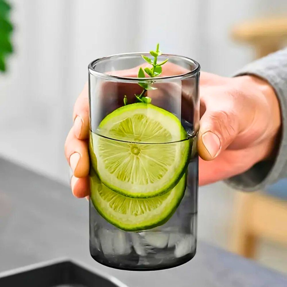 Water Jug Set – 1400ml Smoky Grey Pitcher with Walnut Handle & Lid + 6pcs 220ml Glass Cups, Heat-Resistant Drinkware for Water, Juice & Beverages