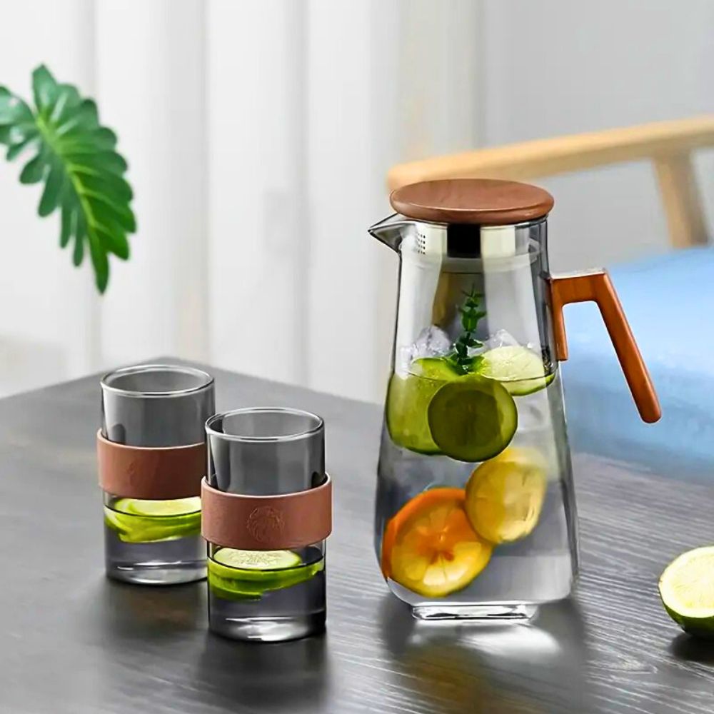 Water Jug Set – 1400ml Smoky Grey Pitcher with Walnut Handle & Lid + 6pcs 220ml Glass Cups, Heat-Resistant Drinkware for Water, Juice & Beverages